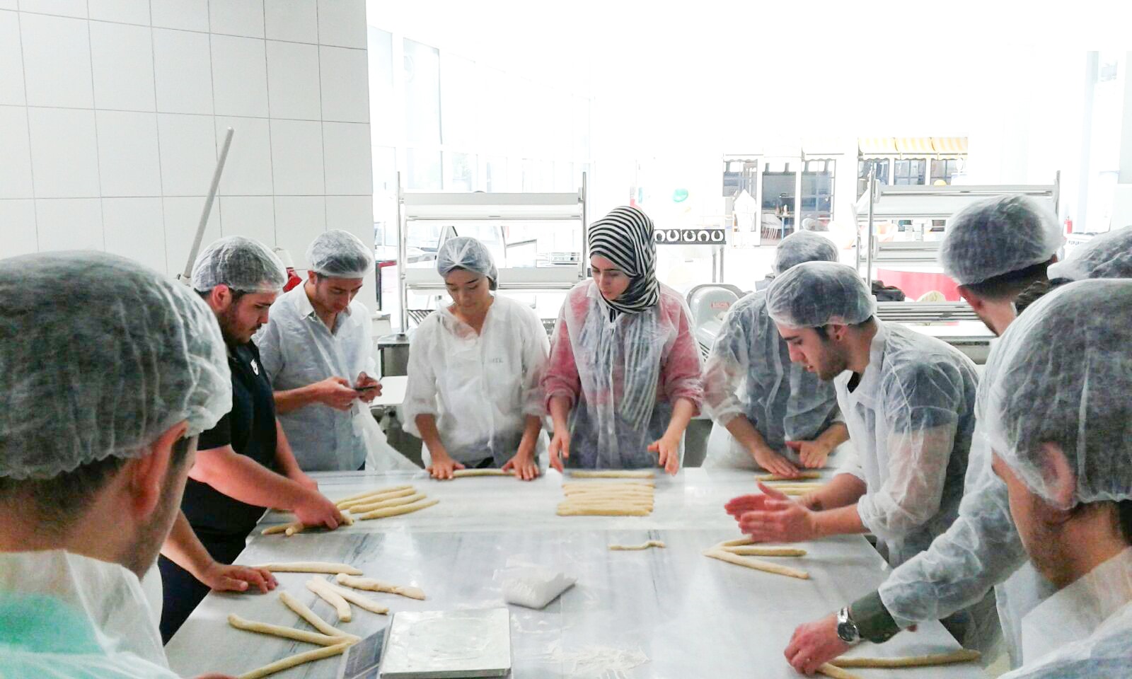 Gastronomi  hazırlık sınıfı öğrencilerimiz "Ekmek ve Pastacılık" atölyesine katıldılar